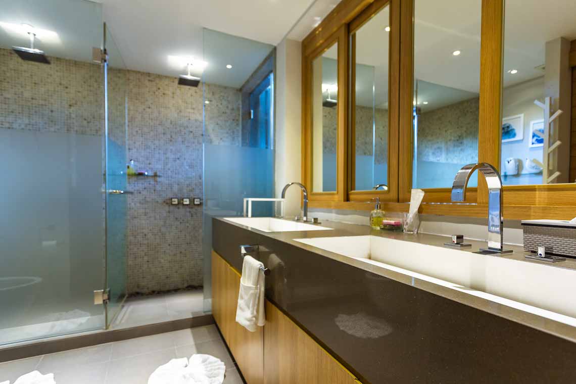 La Colline Villa Suriyan twin washbasins